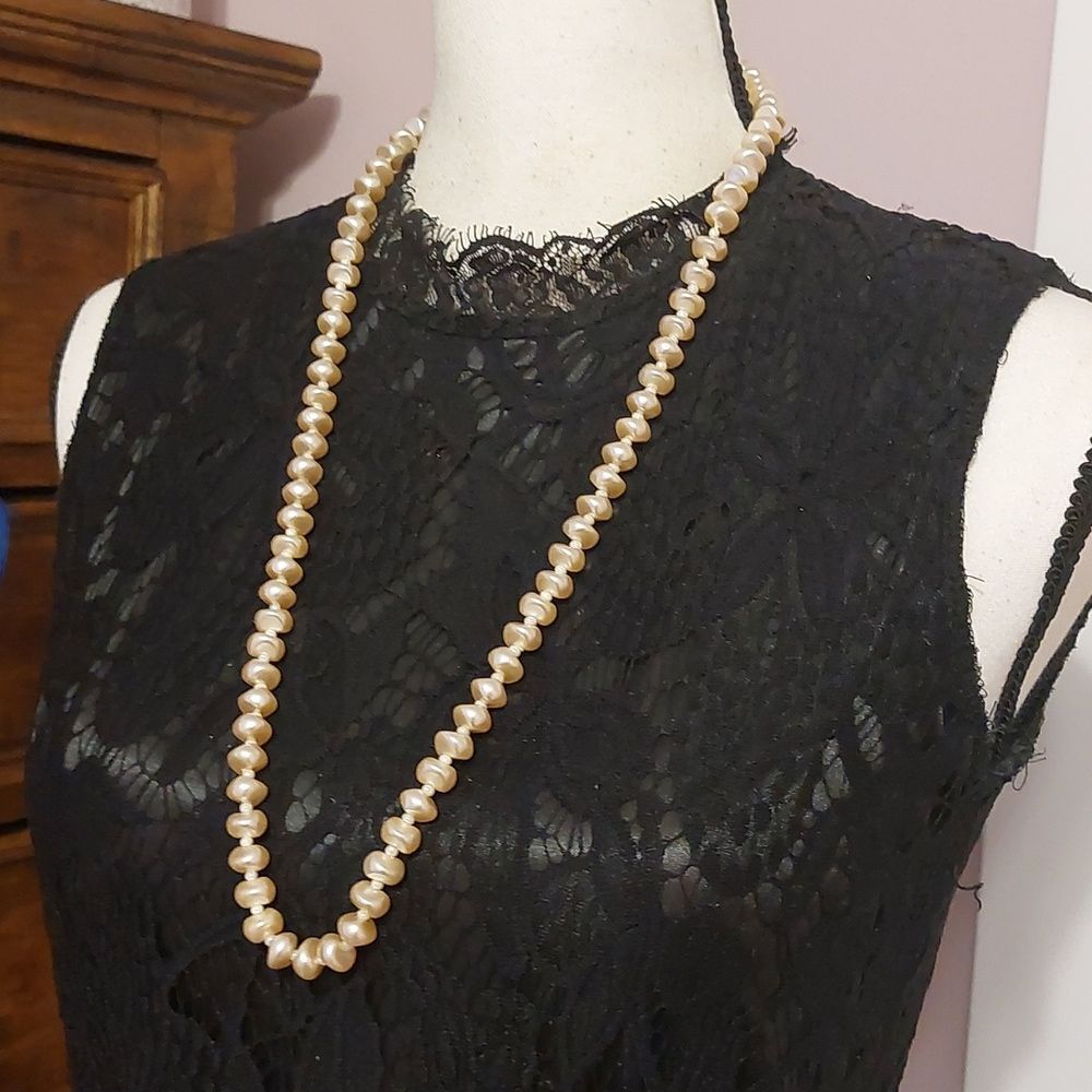 Vintage Pearlescent Faux Pearls Necklace No Clasp Pullover Styling - Picture 3 of 6